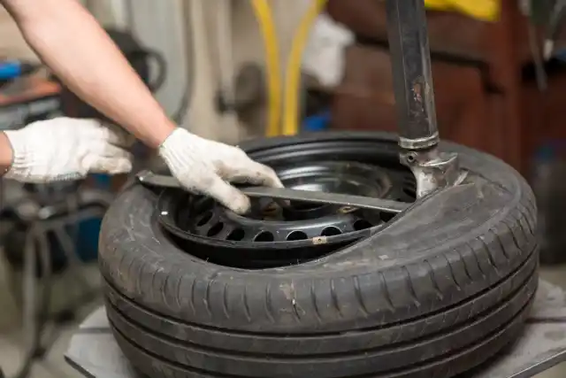 Night time emergency tyre fitting in Basingstoke